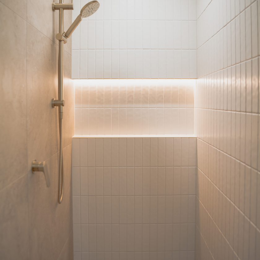 Noosa White Matte Wave Subway