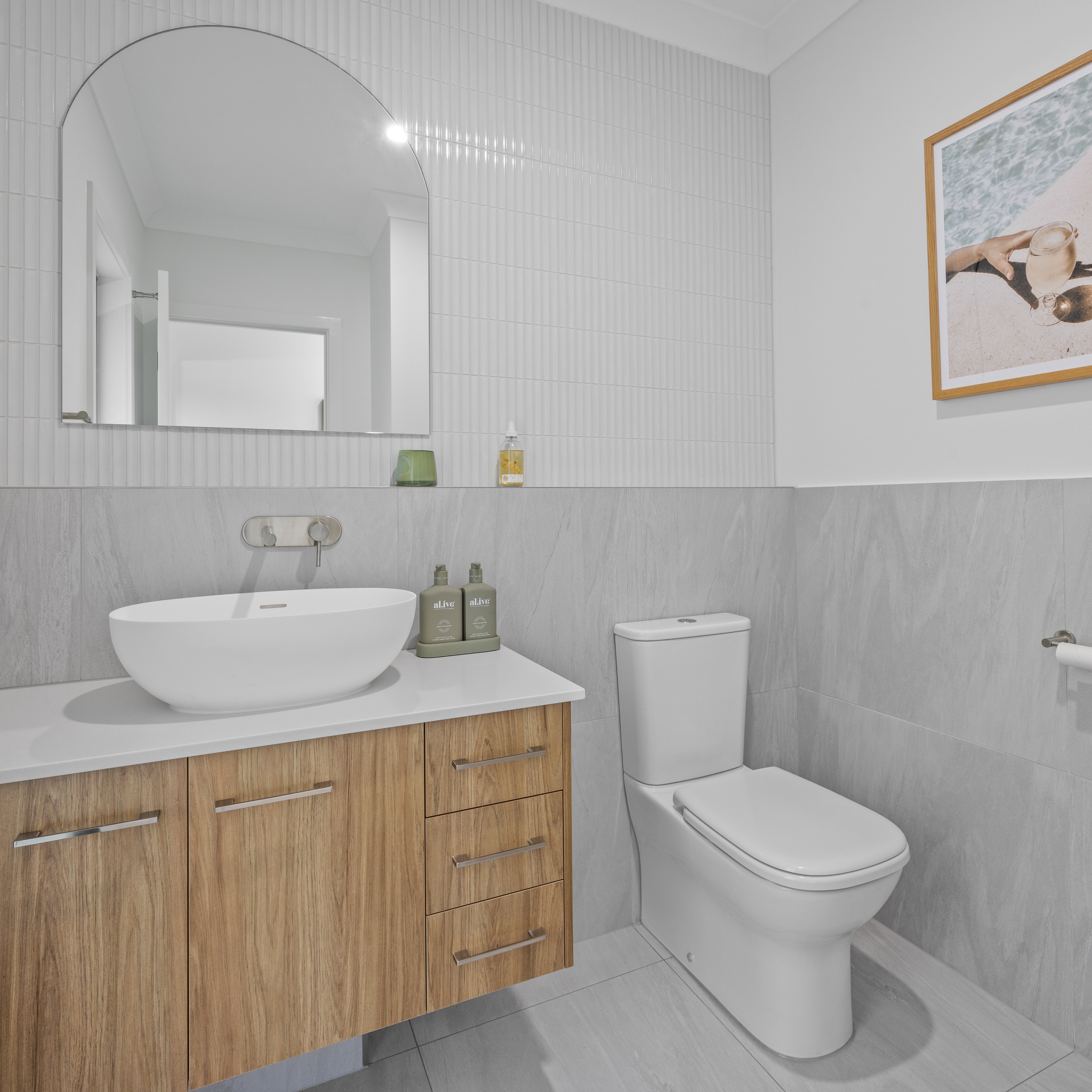 Clovelly Snow White Gloss Kit Kat Mosaic