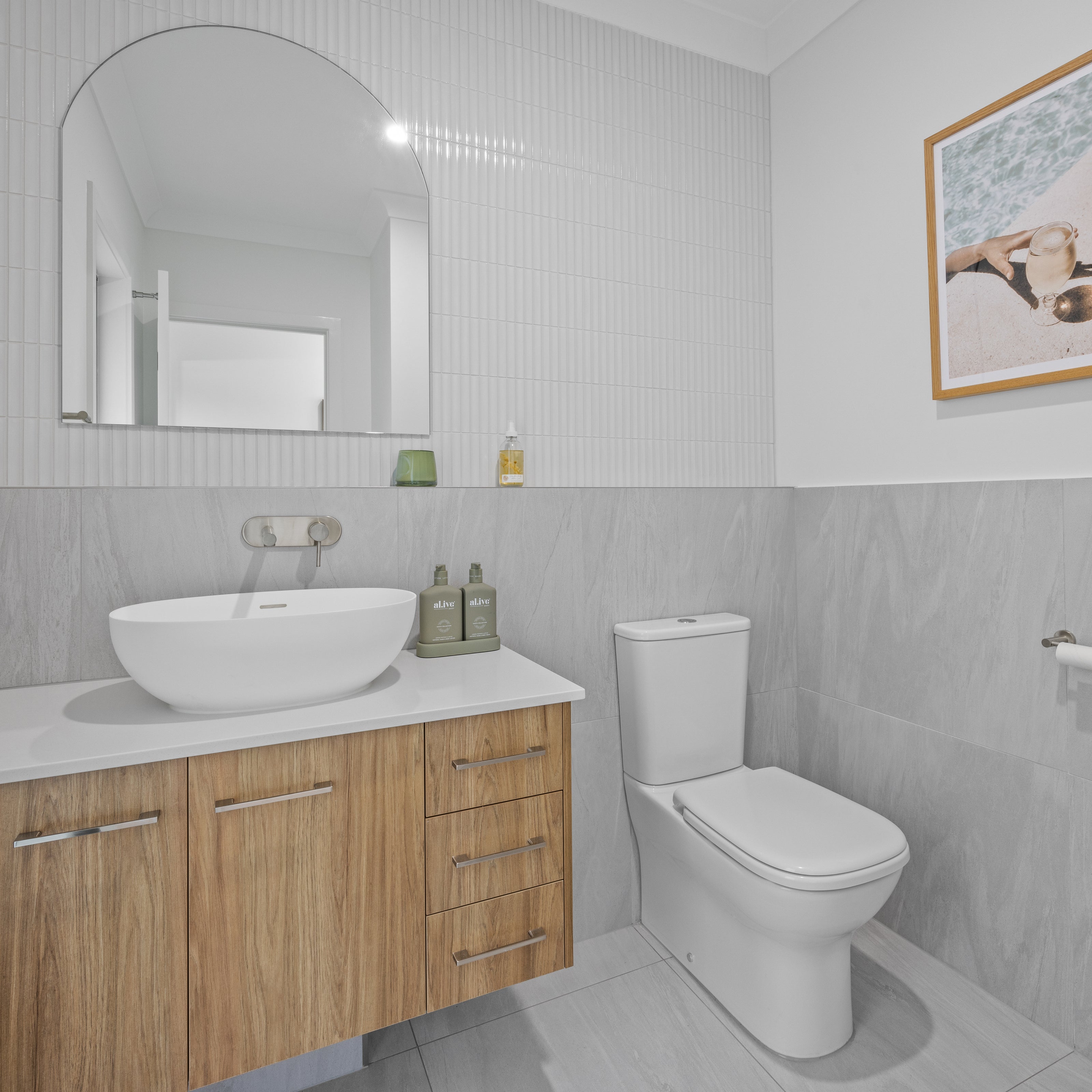 Clovelly Snow White Gloss Kit Kat Mosaic