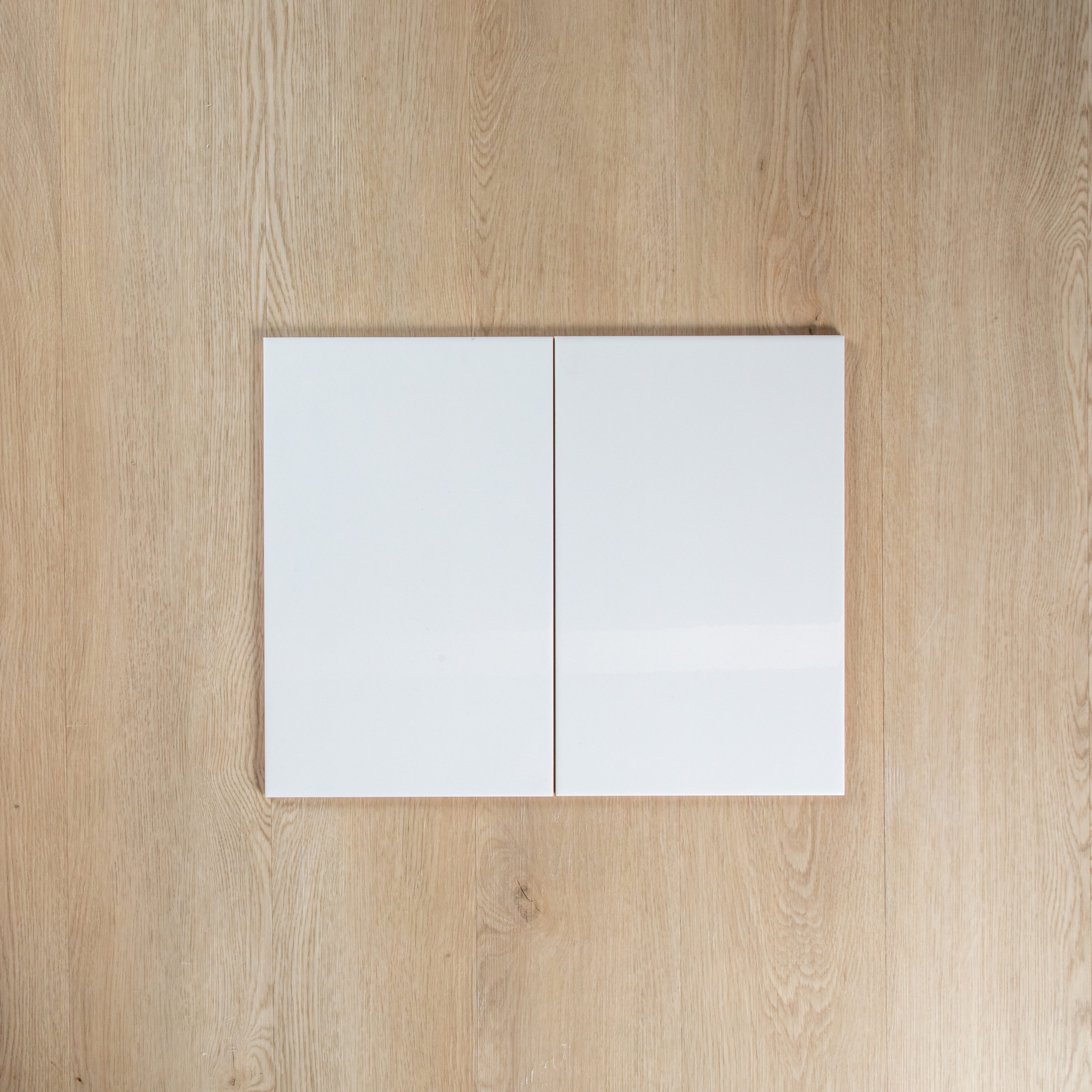 White Gloss Pressed Edge