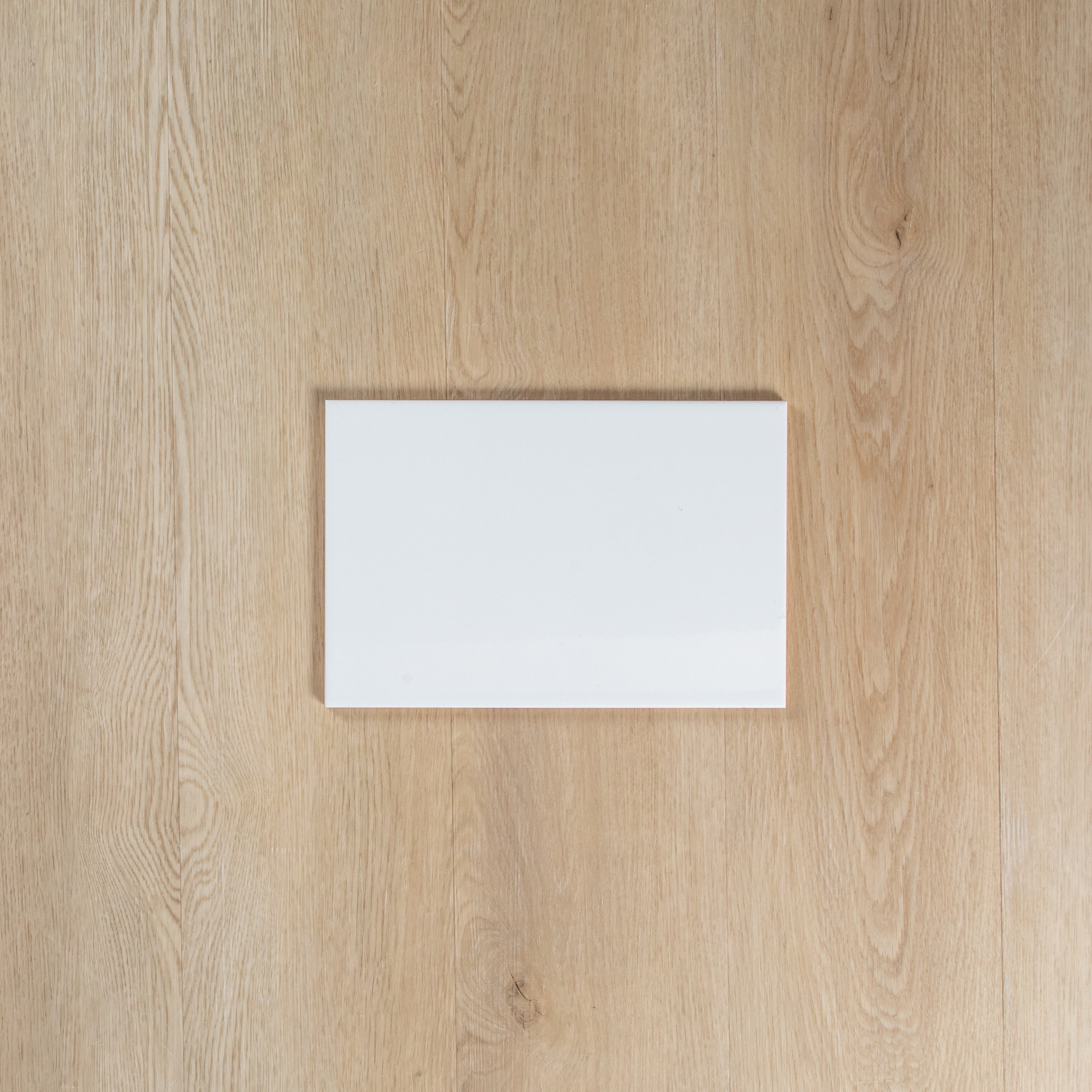 White Gloss Pressed Edge